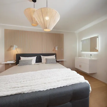 Orange Tree * 贝恩卡斯特尔-屈斯